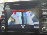 ☆両サイドビューです!左右両サイドに設置されたカメラからの映像を表示し、車両側方の安全確認や狭い小路での接触回避などの操作を補助するモードです。