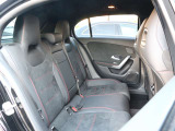 有償にて2回目の車検前までさらに安心いただける延長保証やメンテナンスサービスの各プログラムもご用意がございます。対象期間、適用条件など詳細については、セールススタッフまでお問い合わせください。