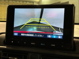 リバースギアに入れるだけで後方の表示へ切り替わります。夜間や雨の日の駐車も楽になりますよ。
