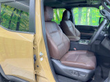 運転席シート廻りは使用感も少なく、良好な状態となっています。丁寧に使われていたことがよくわかりますね。