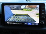 リアワイドカメラシステム!従来の視野に加えて、後方側方を約180&deg;まで見えるワイドビューと、後方を真上から見たような視野で駐車時などに便利なトップダウンビューの3つの視野があります!