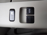 前席の窓の開閉は電動になりますので、便利ですよね。