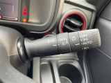 【オートライト(AUTO)】外の明るさをシステムが感知して、自動でヘッドライトが点灯します。ヘッドライトをつけ忘れを防ぐ便利機能です。