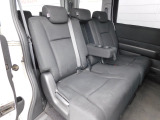 リアシートの画像です!中古車にも純正用品のお取付が可能です!社外の用品もお安くお取付いたします!持ち込みでの取付もご相談ください。