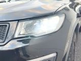 ●LEDヘッドライト:夜間走行時も良好な視界を確保し安心して運転できる高輝度LEDヘッドライトを装備!点灯速度が早く、消費電力も抑えられています。