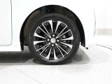 タイヤサイズは(165/55R15)で純正アルミホイールです。