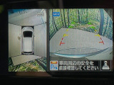 【アラウンドビューモニター】専用のカメラにより、上から見下ろしたような視点で360度クルマの周囲を確認することができます☆死角部分も確認しやすく、狭い場所での切り返しや駐車もスムーズに行えます。