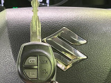 【キーレス】少し離れた場所からでもボタン一つでドアの開錠・施錠ができるのでとっても便利!ドアの鍵穴周りに傷をつけることもありません♪
