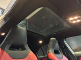 メルセデス・ベンツの定める厳しい基準をクリアしたお車のみをご案内させて頂きます。納車前整備はメーカー規定に基づき100項目以上にも及ぶ点検を熟練のメカニックによって行いご納車させて頂きます。