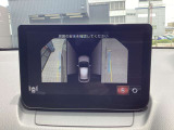 サイドカメラに切り替えると駐車時や狭い道路のすれ違いで、幅寄せ時のサイドの確認も安心です!