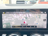 ●ベンツ純正ナビ:一体感のあるナビは、高級感ある車内を演出してくれます。Bluetooth再生などオーディオ機能も充実しておりますので、運転もより楽しめます♪