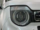 LEDヘッドライトは、点灯の瞬間から最大光量を発揮し、突然暗くなるトンネルなどでの安定感を高めます。