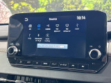 【メーカー純正9インチナビ】インテリアに溶け込むスタイリッシュな「専用設計」メーカーナビを装備♪視認性や操作性など基本性能にも優れ、より上質なカーライフをお楽しみいただけます。