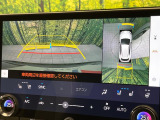 【パノラミックビューモニター】専用のカメラにより、上から見下ろしたような視点で360度クルマの周囲を確認することができます☆死角部分も確認しやすく、狭い場所での切り返しや駐車もスムーズに行えます。