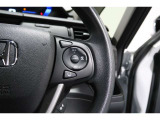 Hondaセンシングの機能のひとつ、アダプティブクルーズコントロール付!アクセルから足を離しても設定したスピードと前車との車間を保ち走行してくれます!車線維持もアシスト☆高速道路で疲労軽減ですね☆