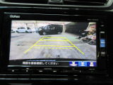 バックカメラの画像です。ガイドラインがスムースな車庫入れをサポートいたします。車庫入れの安心感がアップしますね。
