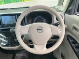 インテリアに合わせたデザインのステアリングは、運転される方のことも考え、運転しやすい形状、大きさです。是非一度、実際に触ってお確かめください。