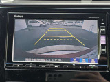 駐車時の安全確認をサポートするバックカメラも使用できます。インターナビで様々な情報を得ることもできます。