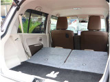お車選びをお楽しみ頂けるよう、在庫車の展示スペースを十分に確保しております。
