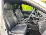 運転席シート廻りは使用感も少なく、良好な状態となっています。前オーナー様が丁寧に使っていたことがよくわかりますね。