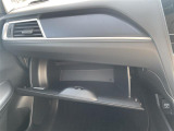 【グローブボックス】大容量のグローブボックスです!!車検証ケース他、日頃使う小物類の収納スペースもたくさんあります!