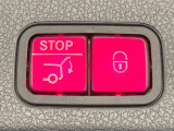 ●電動リアゲート:ワンタッチでリアゲートの開閉ができ、荷物などで両手が塞がっている状態でも簡単に開閉ができる便利機能です。