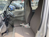 運転席・助手席ともにシートの汚れなど無く綺麗な状態です。