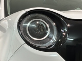 LEDヘッドライトは、点灯の瞬間から最大光量を発揮し、突然暗くなるトンネルなどでの安定感を高めます。