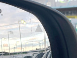 ●ブラインドアシストセンサー:視角からの車を感知し、ドライバーが車線変更を行う際に、警告音と共に注意を促してくれる安全支援機能です!