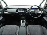◆視界広々で非常に運転しやすくロングドライブでも疲れを感じさせないすっきりとまとまったインパネ周りです。