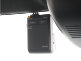◆ドライブレコーダー◆映像・音声などを記録する自動車用の装置です。 もしもの事故の際の記録はもちろん、旅行の際の思い出としてドライブの映像を楽しむことができます。
