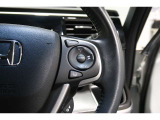 Hondaセンシングの機能のひとつ、アダプティブクルーズコントロール付!アクセルから足を離しても設定したスピードと前車との車間を保ち走行してくれます!車線維持もアシスト☆高速道路で疲労軽減ですね☆