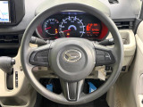 インテリアに合わせたデザインのステアリングは、運転される方のことも考え、運転しやすい形状、大きさです。是非一度、実際に触ってお確かめください。