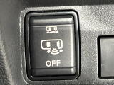 【ハンズフリー機能付きパワースライドドア】スライドドアの下に足先を入れてすぐ引くと、自動的にスライドドアが開閉します!荷物で両手がふさがった状態でも、ドアの開閉ができてとっても便利!