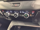 フロント両席にはシートヒーターが付いています!寒い日に便利な装備ですね。