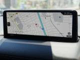 マツダコネクトの10.25インチワイドセンターディスプレイです。『Android Auto』『Apple CarPlay』や独自のコネクテッドサービスに対応したインターフェイスシステムです。