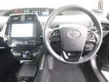 運転席から見たハンドルダッシュまわりになります。