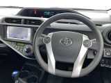 運転席まわりです。 各操作スイッチは使いやすい位置に配置されてます。
