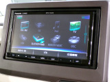 CD、DVD、Bluetooth、AM、FM、AUX、スマートフォン接続ができます。