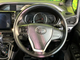 【純正革巻きステアリング】上質な革を使用することで、手にしっかり馴染みとても運転しやすいハンドルです♪