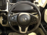 【純正革巻きステアリング】上質な革を使用することで、手にしっかり馴染みとても運転しやすいハンドルです♪