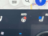 ステアリングヒーター付き。寒い日のドライブも、手のひらから温めてくれます。