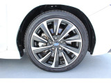 タイヤサイズは225/45R18 純正アルミホイール装着です!