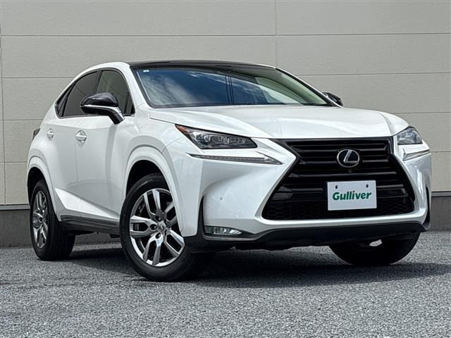 NX200t アーバンスタイル本革シート サンルーフ