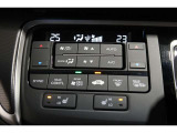 運転席と助手席の温度設定の変更が可能な左右独立タイプのデュアルエアコンです♪♪♪暑がりな人・寒がりな人も誰もが車内を快適にお過ごしいただけます♪♪♪