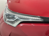 LEDヘッドライトは、点灯の瞬間から最大光量を発揮し、突然暗くなるトンネルなどでの安定感を高めます。