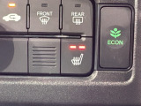 運転席にはシートヒーターが付いています!寒い日に便利な装備ですね。