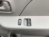 前席パワーウィンドウ装備です。