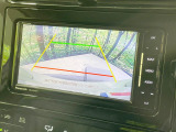 【バックカメラ】駐車時に後方がリアルタイム映像で確認できます。大型商業施設や立体駐車場での駐車時や、夜間のバック時に大活躍!運転スキルに関わらず、今や必須となった装備のひとつです!