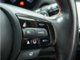 ◆アダプティブクルーズコントロール◆予め設定した車速内でクルマが自動的に加減速。前走車との適切な車間距離を維持しながら追従走行します。【LKAS】車線維持支援システムでステアリング操作を支援。